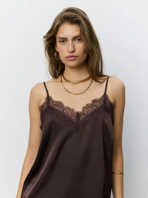 Hovedbilde Sofie Schnoor Leona Satin Lace Topp Dark Plum 