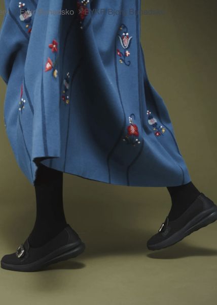 Hovedbilde Kastel Eykr Bjørg Bunadsko Svart