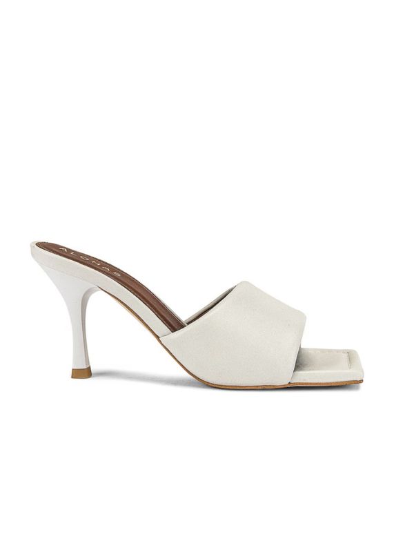 Alohas Puffy White