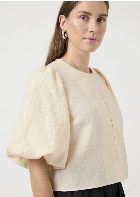 Hovedbilde YAS MINU 2/4 SHORT TOP Gardenia